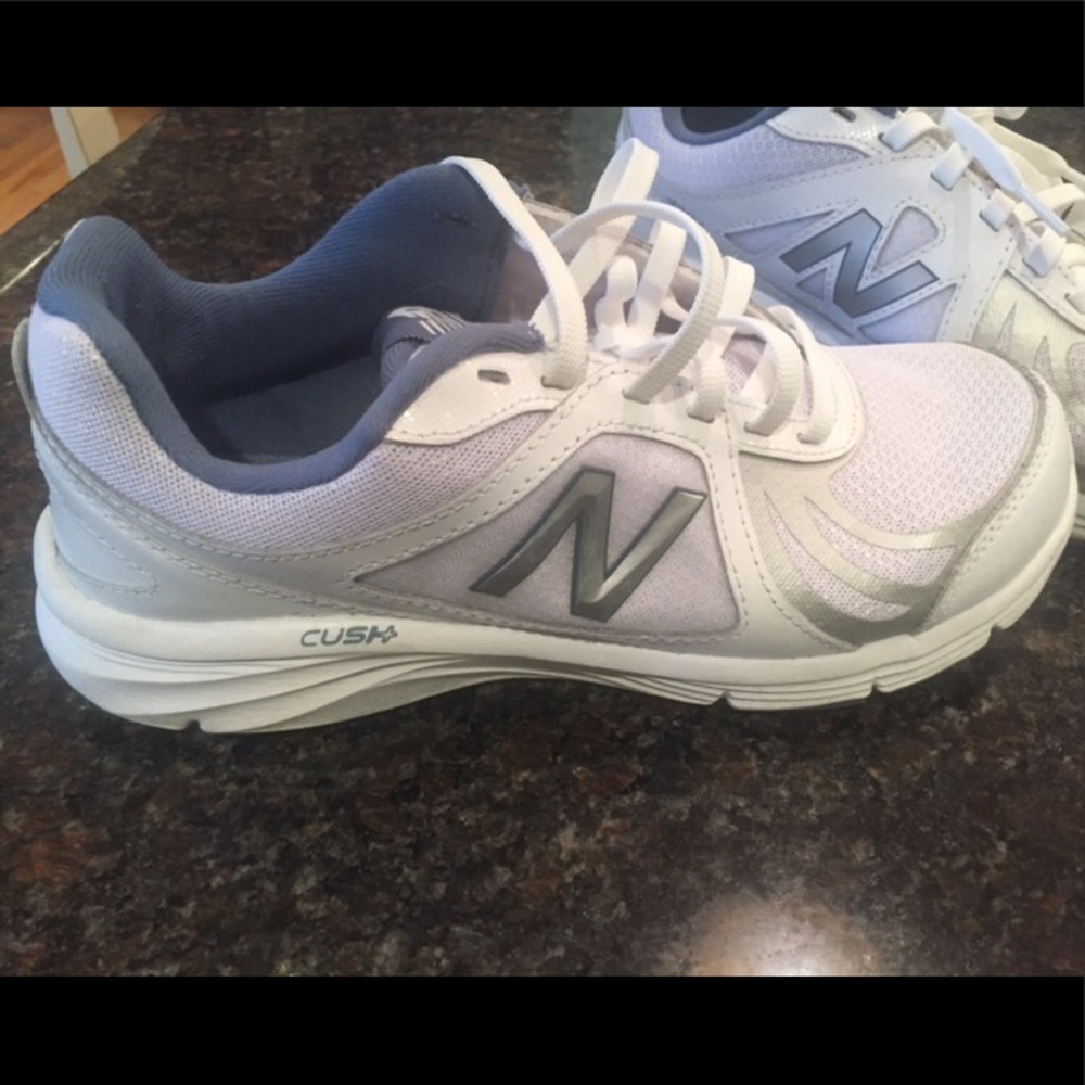 New Balance wide sneakers women’s 8.5